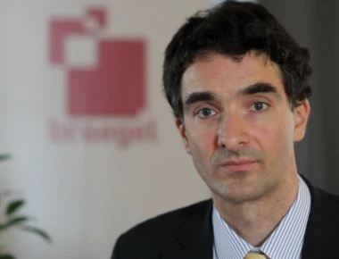 Ζολτ Ντάρβας: «Μάλλον απίθανη η βιώσιμη πρόσβαση της Ελλάδας στις αγορές»